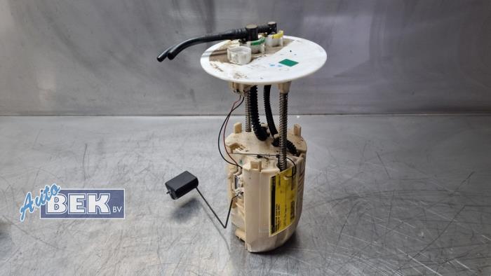 Gebruikte Tank element Pomp Toyota Hilux IV 2.5 D4-D 16V 4x4 Prijs € 90,00 Margeregeling aangeboden door Auto Bek