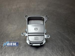 Gebruikte Schakelaar handrem Hyundai Tucson (NX) 1.6 T-GDI Hybrid 48V Prijs € 24,50 Margeregeling aangeboden door Auto Bek