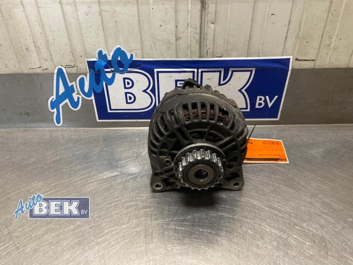 Gebruikte Alternator Volkswagen Transporter T5 2.5 TDi Prijs € 85,00 Margeregeling aangeboden door Auto Bek