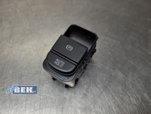 Gebruikte Schakelaar handrem Kia Niro I (DE) 1.6 GDI PHEV Prijs € 35,00 Margeregeling aangeboden door Auto Bek