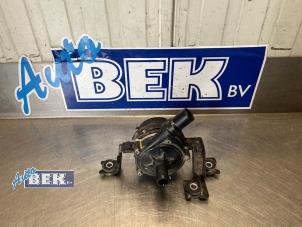 Gebruikte Extra waterpomp Kia Niro I (DE) 1.6 GDI PHEV Prijs € 95,00 Margeregeling aangeboden door Auto Bek