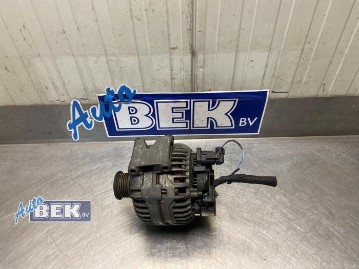 Gebruikte Alternator Mercedes Sprinter 2t (901/902) 211 CDI 16V Prijs € 59,99 Margeregeling aangeboden door Auto Bek