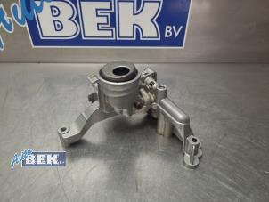 Gebruikte Oliepomp Ford Focus 4 1.0 EcoBoost 12V Hybrid 155 Prijs € 70,00 Margeregeling aangeboden door Auto Bek