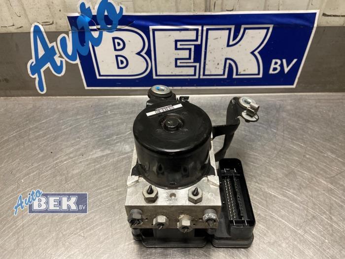 Gebruikte ABS Pomp Volvo XC70 (BZ) 2.4 D5 20V 220 AWD Prijs € 99,99 Margeregeling aangeboden door Auto Bek