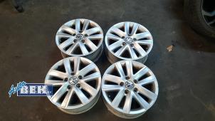 Gebruikte Velgen set Volkswagen Caddy III (2KA,2KH,2CA,2CH) 1.6 TDI 16V Prijs € 250,00 Margeregeling aangeboden door Auto Bek