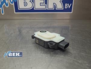 Gebruikte Kachelklep Motor Porsche Taycan (Y1A) 4S 105 kWh Prijs € 25,00 Margeregeling aangeboden door Auto Bek