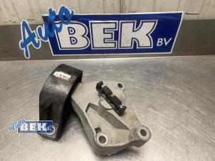 Gebruikte Motorsteun Renault Kangoo/Grand Kangoo (KW) 1.2 16V TCE Prijs € 14,99 Margeregeling aangeboden door Auto Bek