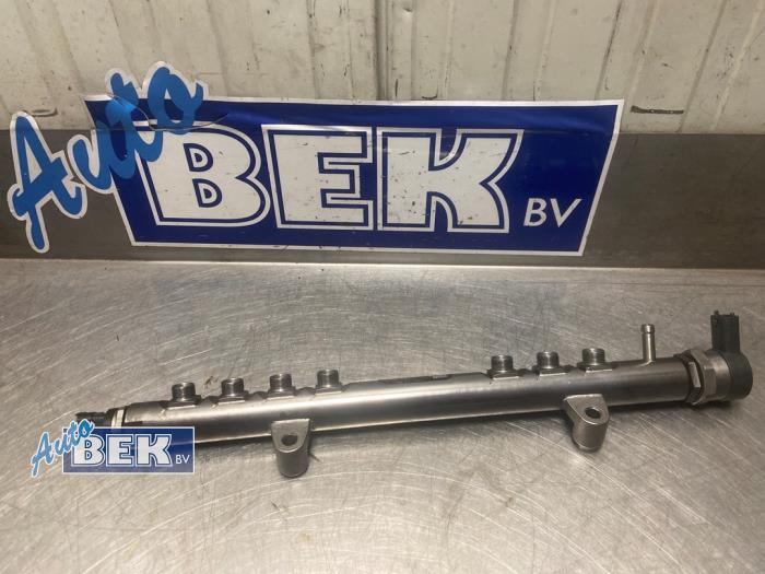 Gebruikte Injector brug Volvo XC70 (BZ) 2.4 D5 20V 220 AWD Prijs € 29,98 Margeregeling aangeboden door Auto Bek