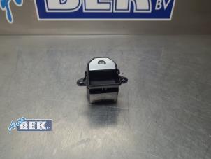 Gebruikte Handrem schakelaar Landrover Range Rover Evoque (LVJ/LVS) 2.2 TD4 16V Prijs € 15,00 Margeregeling aangeboden door Auto Bek