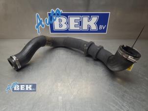 Gebruikte Intercooler Slang Landrover Range Rover Evoque (LVJ/LVS) 2.2 TD4 16V Prijs € 35,00 Margeregeling aangeboden door Auto Bek