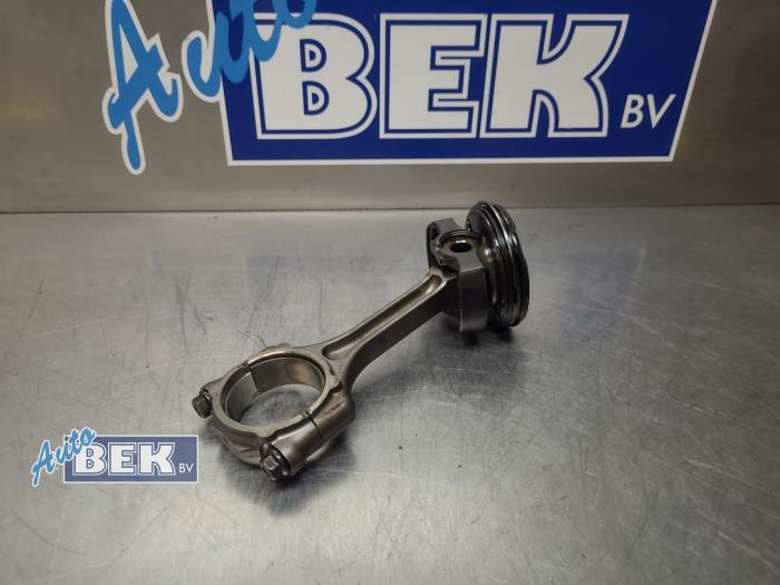 Gebruikte Zuiger Jeep Renegade Prijs € 100,00 Margeregeling aangeboden door Auto Bek