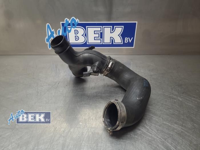 Gebruikte Intercooler Buis Porsche Cayenne (9PA) 3.0 TDI V6 24V Prijs € 35,00 Margeregeling aangeboden door Auto Bek