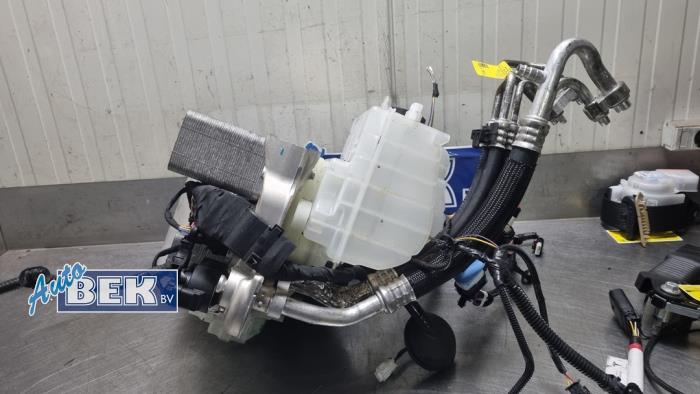 HV-koelvloeistofverwarming van een Tesla Model Y (5YJY) Long Range RWD 2024