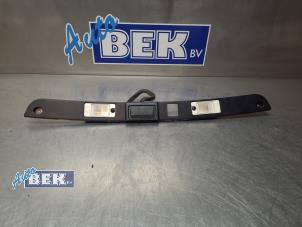 Gebruikte Handgreep Achterklep Ssang Yong Korando 1.5 e-XGDi 16V 2WD Prijs € 75,00 Margeregeling aangeboden door Auto Bek