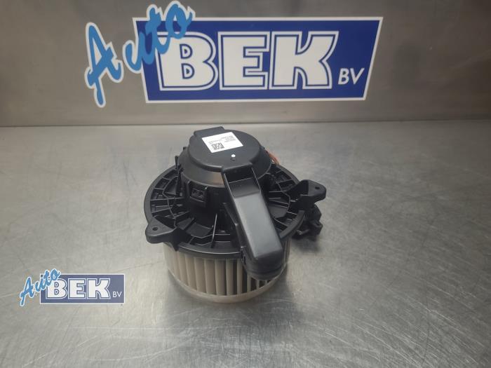 Gebruikte Blower Volvo XC40 (XZ) 1.5 T4 Plug-in Hybrid 12V Prijs € 23,50 Margeregeling aangeboden door Auto Bek