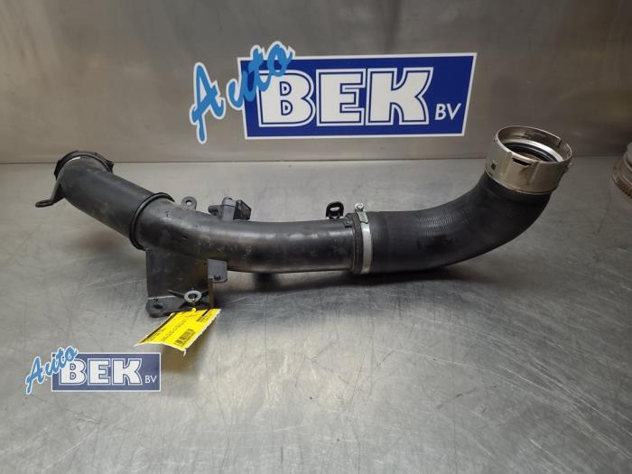 Gebruikte Intercooler Buis Volvo XC40 (XZ) 1.5 T4 Plug-in Hybrid 12V Prijs € 75,00 Margeregeling aangeboden door Auto Bek