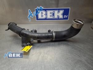 Gebruikte Intercooler Buis Volvo XC40 (XZ) 1.5 T4 Plug-in Hybrid 12V Prijs € 75,00 Margeregeling aangeboden door Auto Bek