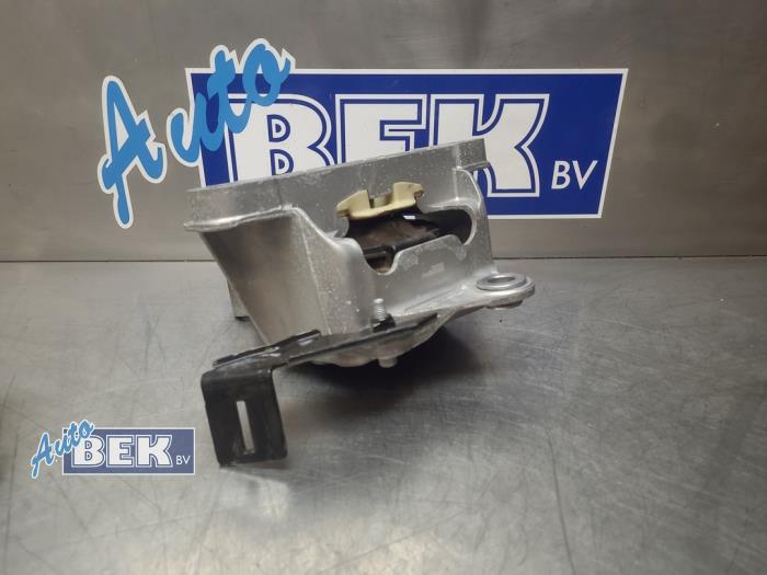 Gebruikte Motorsteun Volvo XC40 (XZ) 1.5 T4 Plug-in Hybrid 12V Prijs € 60,00 Margeregeling aangeboden door Auto Bek