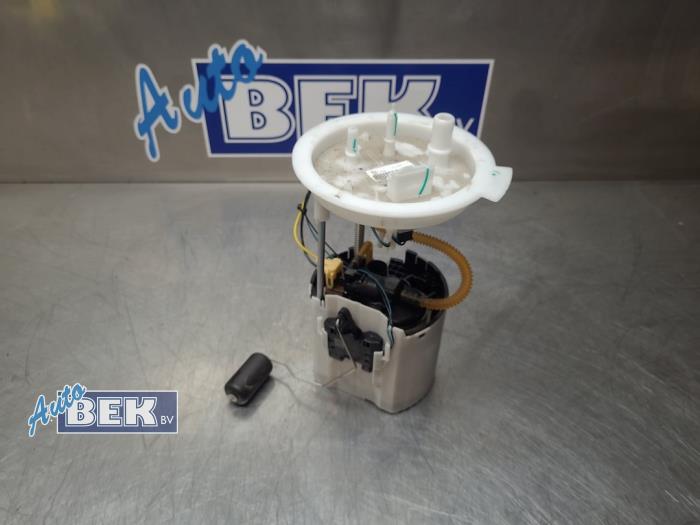 Gebruikte Tank element Pomp Volvo XC40 (XZ) 1.5 T4 Plug-in Hybrid 12V Prijs € 90,00 Margeregeling aangeboden door Auto Bek