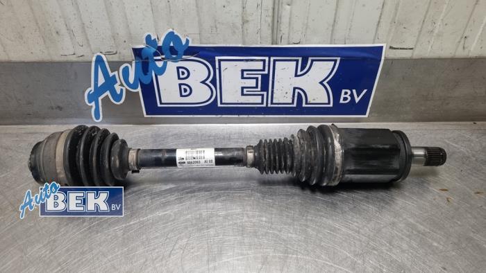 Gebruikte Aandrijfas links-voor BMW M5 (F90) 4.4 Competition V8 32V TwinPower Turbo Prijs € 399,00 Margeregeling aangeboden door Auto Bek