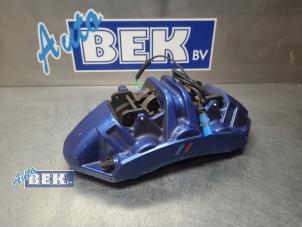 Gebruikte Remklauw (Tang) links-voor BMW M5 (F90) 4.4 Competition V8 32V TwinPower Turbo Prijs op aanvraag aangeboden door Auto Bek