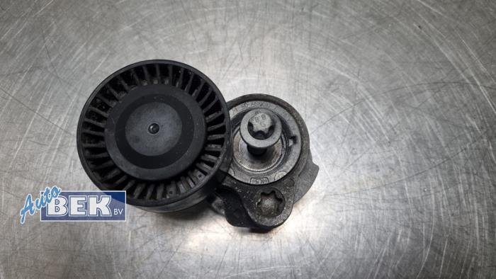 Spanner multiriem van een BMW M5 (F90) 4.4 Competition V8 32V TwinPower Turbo 2020