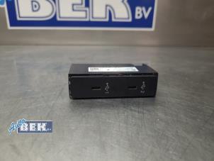 Gebruikte Multimedia aansluiting Audi Q3 (F3B) 2.0 35 TDI 16V Prijs € 125,00 Margeregeling aangeboden door Auto Bek