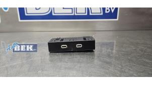 Gebruikte AUX/USB aansluiting Skoda Octavia Combi (NXAC) 2.0 RS 16V Prijs € 35,00 Margeregeling aangeboden door Auto Bek