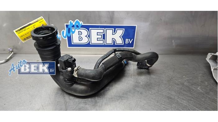 Gebruikte Intercooler Buis Landrover Range Rover Velar (LY) 2.0 16V P300 AWD Prijs op aanvraag aangeboden door Auto Bek