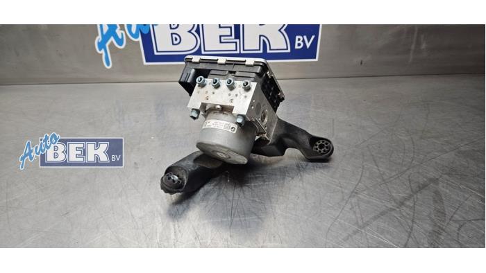 Gebruikte ABS Pomp BMW 1 serie (F40) 116d 1.5 12V TwinPower Prijs € 475,00 Margeregeling aangeboden door Auto Bek