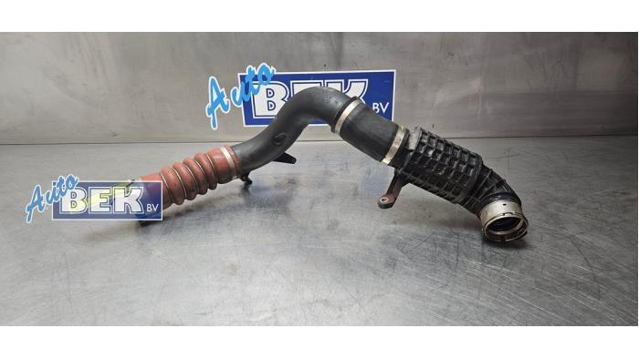 Gebruikte Intercooler Buis BMW 1 serie (F40) 116d 1.5 12V TwinPower Prijs € 95,00 Margeregeling aangeboden door Auto Bek