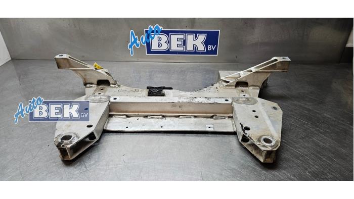 Gebruikte Subframe Peugeot 2008 (UD/UK/UR/US/UX) 1.2 VTi 12V PureTech 130 Prijs € 325,00 Margeregeling aangeboden door Auto Bek