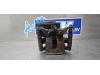 Nissan Qashqai (J12) 1.3 DIG-T MHEV 16V Remklauw (Tang) links-achter