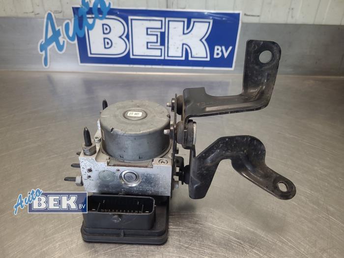 Gebruikte ABS Pomp Ford Fiesta 6 (JA8) 1.0 EcoBoost 12V 100 Prijs € 270,00 Margeregeling aangeboden door Auto Bek