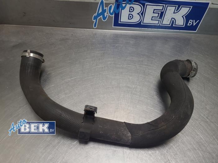 Gebruikte Intercooler Slang Peugeot 5008 II (M4/MC/MJ/MR) 2.0 BlueHDi 180 16V Prijs € 29,95 Margeregeling aangeboden door Auto Bek
