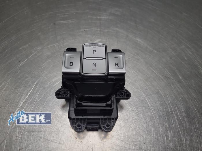 Gebruikte Standenschakelaar automaatbak Hyundai Kona (OS) 64 kWh Prijs € 45,00 Margeregeling aangeboden door Auto Bek