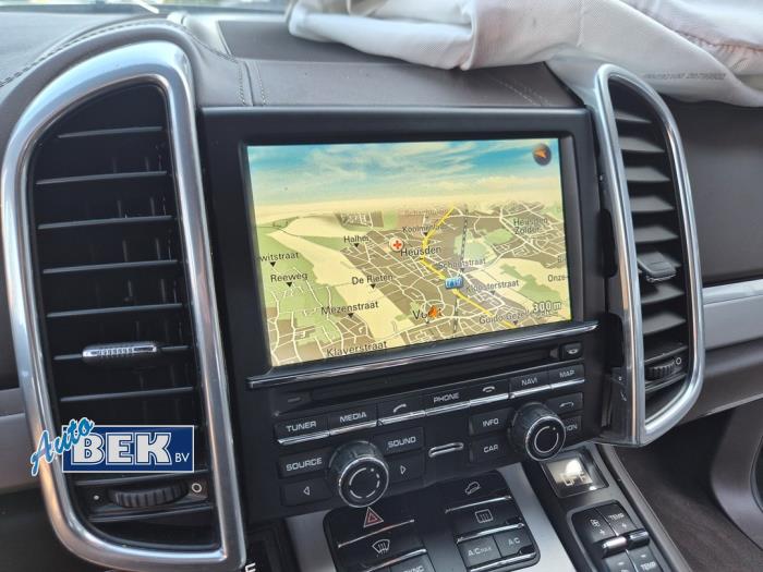 Gebruikte Display Interieur Porsche Cayenne II (92A) 3.0 S E-Hybrid 24V Prijs op aanvraag aangeboden door Auto Bek