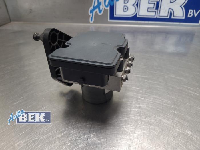 ABS Pomp Mercedes Sprinter 3,5t (907.6/910.6), 2018 314 CDI 2.1 D FWD, Bestel, Diesel, 2.143cc, 105kW (143pk), FWD, OM651958, 2018-02 / 2021-12, 910.631; 910.633 (Gebruikt)