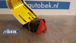 Gebruikte Schakelaar Paniekverlichting Audi A3 (8L1) 1.6 Prijs € 15,00 Margeregeling aangeboden door Auto Bek