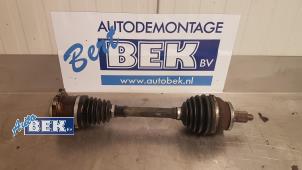 Gebruikte Aandrijfas links-voor Volkswagen Polo IV (9N1/2/3) 1.4 TDI 75 Prijs € 20,00 Margeregeling aangeboden door Auto Bek