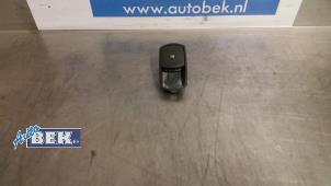 Gebruikte Raam schakelaar elektrisch Opel Astra H SW (L35) 1.9 CDTi 100 Prijs € 10,00 Margeregeling aangeboden door Auto Bek