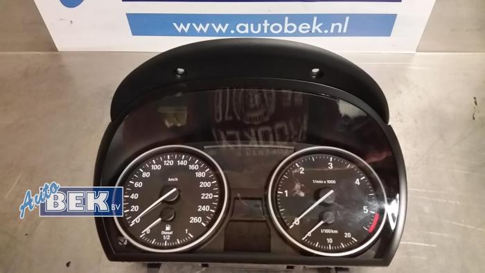 Kilometerteller KM van een BMW 3 serie (E90) 330d 24V 2011