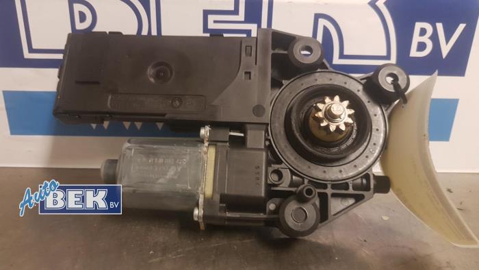 Raammotor Portier van een Renault Megane III Berline (BZ) 1.2 16V TCE 115 2013