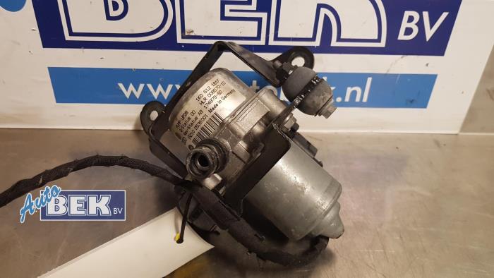 Gebruikte Vacuumpomp (Benzine) Volkswagen Golf VII (AUA) 1.0 TSI 12V BlueMotion Prijs € 30,00 Margeregeling aangeboden door Auto Bek