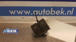 Gebruikte Schakelblok ruiten Volkswagen Polo IV (9N1/2/3) 1.4 TDI 80 Prijs € 15,00 Margeregeling aangeboden door Auto Bek
