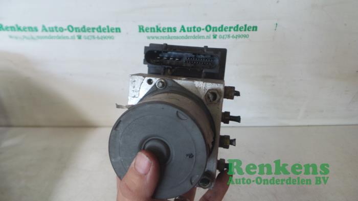Gebruikte ABS Pomp Renault Scénic II (JM) 1.5 dCi 80 Prijs € 75,00 Margeregeling aangeboden door Renkens Auto-Onderdelen B.V.