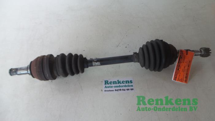 Gebruikte Steekas links-voor Opel Astra G (F08/48) 1.6 Prijs € 30,00 Margeregeling aangeboden door Renkens Auto-Onderdelen B.V.