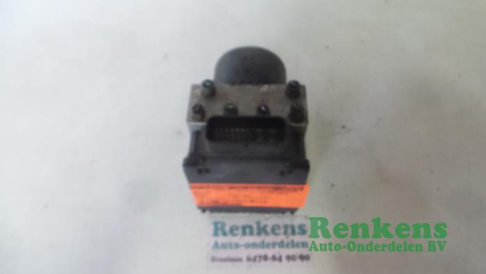 Gebruikte ABS Pomp Renault Twingo (C06) 1.2 Prijs € 50,00 Margeregeling aangeboden door Renkens Auto-Onderdelen B.V.