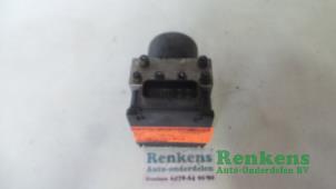 Gebruikte ABS Pomp Renault Twingo (C06) 1.2 Prijs € 50,00 Margeregeling aangeboden door Renkens Auto-Onderdelen B.V.