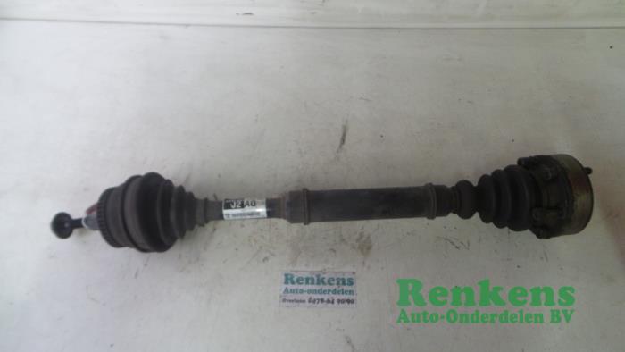 Gebruikte Aandrijfas rechts-voor Volkswagen Passat Variant (3B5) 1.8 T 20V Prijs € 40,00 Margeregeling aangeboden door Renkens Auto-Onderdelen B.V.